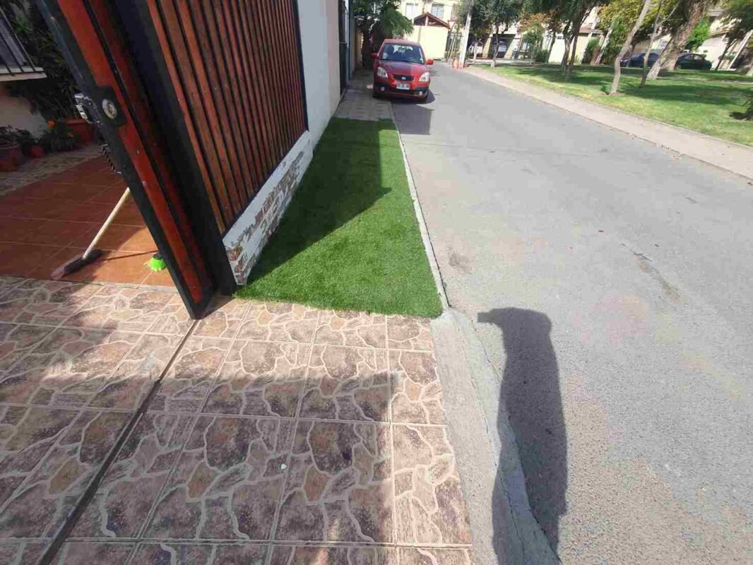 pasto sintético para instalación en antejardín